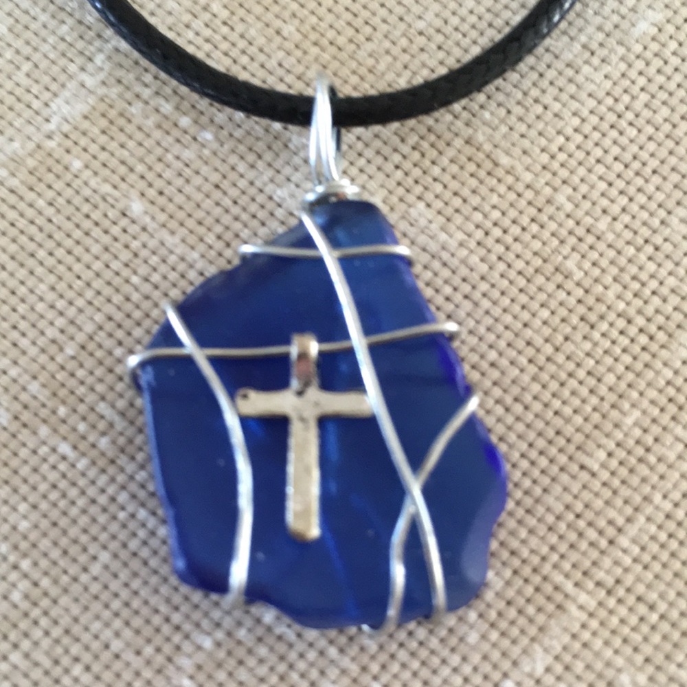 HAND CRAFTED Vintage Blue Glass Pendant Necklace